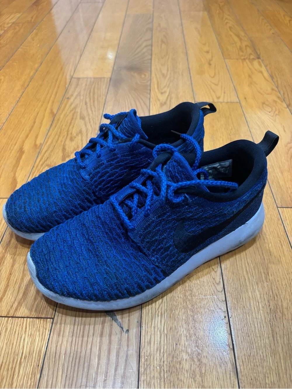 NIKE WOMENS ROSHE ONE FLYKNIT in BLUE Size: 7